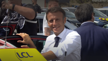 À l'occasion de cette 6e étape du Tour de France, le président de la République Emmanuel Macron est présent à l'arrivée de la course sur les hauteurs de Cauterets-Cambasque.