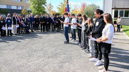 Une minute de silence au lycée Algoud-Laffemas, à Valence (Drome), le 14 octobre 2024. (NICOLAS GUYONNET / HANS LUCAS / AFP)