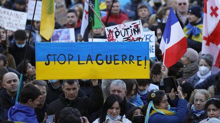 Lors d'une manifestation à Paris contre la guerre en Ukraine, le 27 février 2022. Photo d'illustration. (GEOFFROY VAN DER HASSELT / AFP)