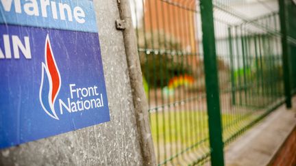 Une affiche du Front national pour les &eacute;lections d&eacute;partementales &agrave; H&eacute;nin-Beaumont (Pas-de-Calais), le 29 mars 2015. (AURÉLIEN MORISSARD / CITIZENSIDE / AFP)