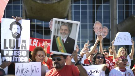 Des partisans de Lula manifestent devant le ministère de la Justice à Brasilia, le 10 juin 2019. (MATEUS BONOMI / AGIF / AFP)