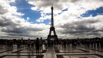 Privée de visiteurs depuis le 13 mars 2020 en raison de la pandémie de Covid-19, la&nbsp;Tour Eiffel va rouvrir le 25 juin 2020. (MARTIN BERTRAND / HANS LUCAS)