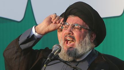 Le chef du Hezbollah chiite libanais, Hassan Nasrallah, a fait une rare apparition en public lundi 17 septembre 2012, s'en prenant aux Etats-Unis devant des dizaines de milliers de partisans &agrave; l'occasion d'une manifestation &agrave; son appel pour protester contre un film anti-islam. (JOSEPH EID / AFP)