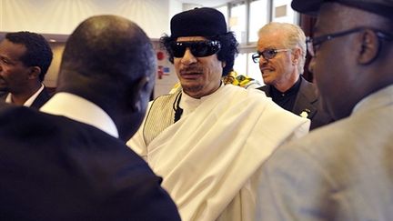 Le N°1 libyen et encore président de l'UA, Mouammar Kadhafi, à son arrivée à Addis Abeba en Ethiopie, le 31/01/2010. (AFP/SIMON MAINA)