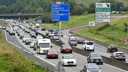 Un embouteillage sur l'autoroute A20 à Brive-la-Gaillarde (Corrèze), le 3 août 2024. (STEPHANIE PARA / MAXPPP / LA MONTAGNE)