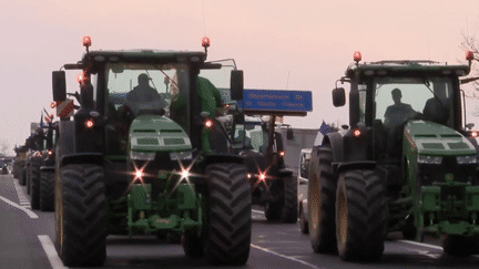 Colère des agriculteurs : huit points de blocage sur les autoroutes d'Île-de-France (franceinfo)