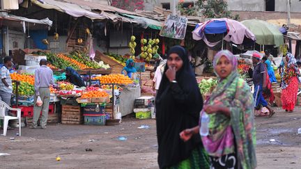 Sur un marché à Djibouti, le 21 mars 2016. (SIMON MAINA / AFP)