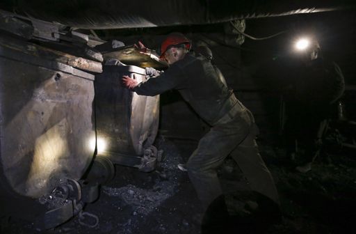 Dans une mine de charbon à Makiyivka, près de Donetsk (est de l'Ukraine), le 15 mai 2014. ( REUTERS - Maxim Zmeyev)