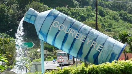 En avril dernier, des analyses ont montré la présence dans l'eau potable de ce pesticide cancérogène, le chlordécone, utilisé dans les bananeraies de 1972 à 1993 (HORIZON GUADELOUPE)