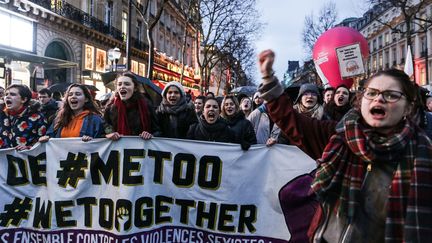 Des femmes manifestent lors de la Journée internationale des droits des femmes, le 8 mars 2018 à Paris. (TERESA SUAREZ / REA)