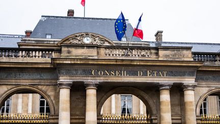 La façade du Conseil d'Etat à Paris, le 6 février 2022. (XOSE BOUZAS / HANS LUCAS / AFP)