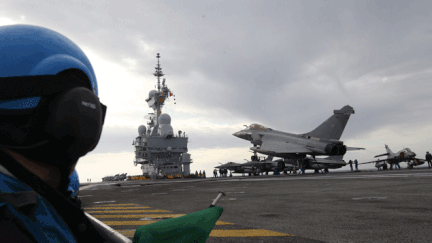 &nbsp; (Le porte-avions Charles de Gaulle va opérer au sein du groupe naval de la coalition internationale © Maxppp)