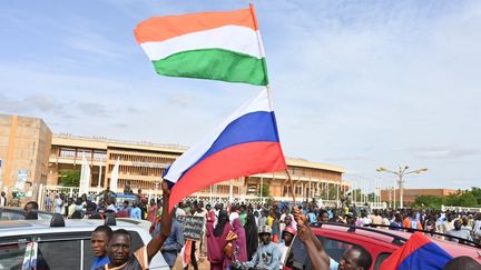 Des partisans du coup d'Etat à Niamey (Niger), le 6 août 2023. (AFP)