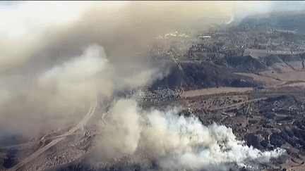 Incendie en Californie : de nombreux pompiers mobilisés pour stopper l'avancée des flammes