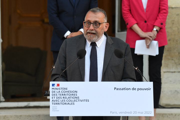 Joël Giraud lors de la passation de pouvoir au ministère de la Cohésion territoriale, le 20 mai 2022, à Paris. (JULIEN DE ROSA / AFP)