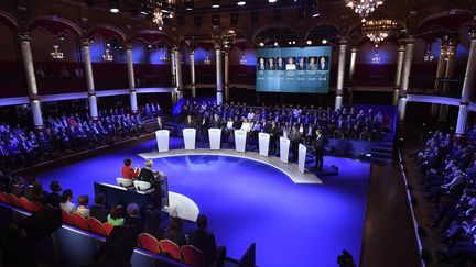 Le plateau du deuxième débat de la primaire de la droite, jeudi 3&nbsp;novembre. (ERIC FEFERBERG / AFP)