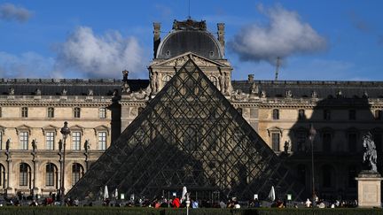 Le musée du Louvre à Paris, le 21 septembre 2023. (MIGUEL MEDINA / AFP)