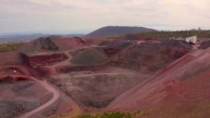 Auvergne : une visite au volcan de Lemptégy, ouvert au public (FRANCE 3)