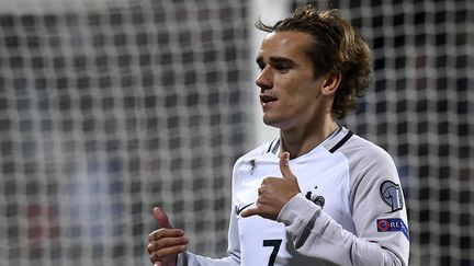 Antoine Griezmann célèbre son but lors du match&nbsp;Luxembourg-France, au stade Josy Bartel de Luxembourg, le 25 mars 2017. (FRANCK FIFE / AFP)