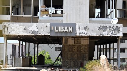 Le Liban est sous le feu de l'aviation israélienne qui souhaite se débarasser du Hezbollah. Ici le bâtiment délabré d'Electricité du Liban à Beyrouth. (WAEL HAMZEH / EPA)