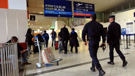 Hall 2A de l'aéroport Roissy Charles de Gaulle, le 6 novembre 2015. (MAXPPP)