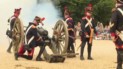 Au château de Versailles, une grande reconstitution historique des batailles napoléoniennes a eu lieu le week-end des 11 et 12 septembre. (FRANCE TELEVISIONS)