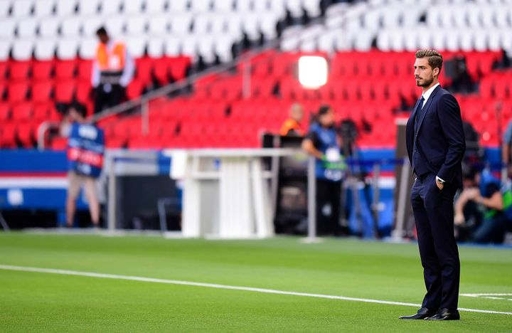 Kevin Trapp en costume avant un match au Parc des Princes