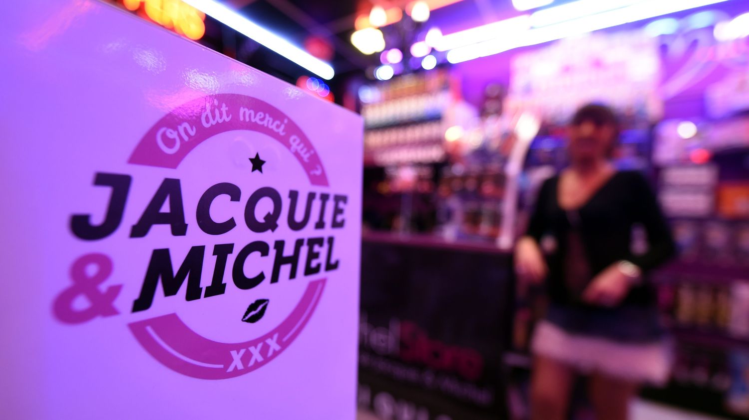 Toute la ville se moquait de moi : une jeune femme raconte son calvaire  après avoir tourné pour le site Jacquie et Michel