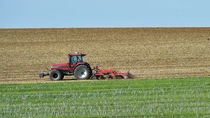 La&nbsp;réforme des retraite permettrait à un chef d'exploitation agricole ayant une carrière complète perçoive au moins 1 000 euros net de retraite, puis 85% du smic&nbsp;à partir de 2025.&nbsp; (J-B NADEAU / ONLY FRANCE / AFP)