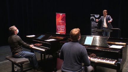 Audition d'un candidat au Concours international de jeunes chefs d'orchestre de Besançon. (CAPTURE D'ÉCRAN FRANCE 3 / AOUDIA Lilia)