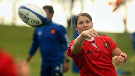 Christelle Chobet participe &agrave; un entra&icirc;nement avec le XV de France f&eacute;minin, le 15 juillet 2014, lors d'un stage de pr&eacute;paration &agrave; Saint-Laurent-de-Cerdans&nbsp;(Pyr&eacute;n&eacute;es-Orientales). (MAXPPP)