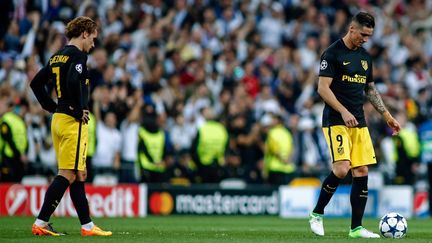 Antoine Griezmann et Fernando Torres, symboles d'un Atletico Madrid défaillant à Bernabeu (OSCAR DEL POZO / AFP)