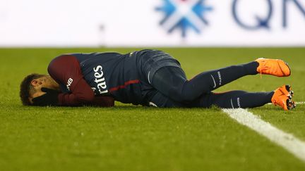 Neymar lors du Classico PSG-OM, où l'attaquant s'était blessé avant un match de Ligue des Champions, le 25 février 2018. (MEHDI TAAMALLAH / NURPHOTO)