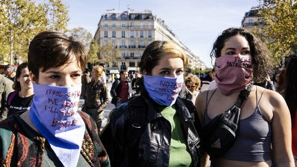 Des militantes de #NousToutes sur la place de la République, à Paris, le 29 septembre 2018. (DENIS MEYER / HANS LUCAS / AFP)