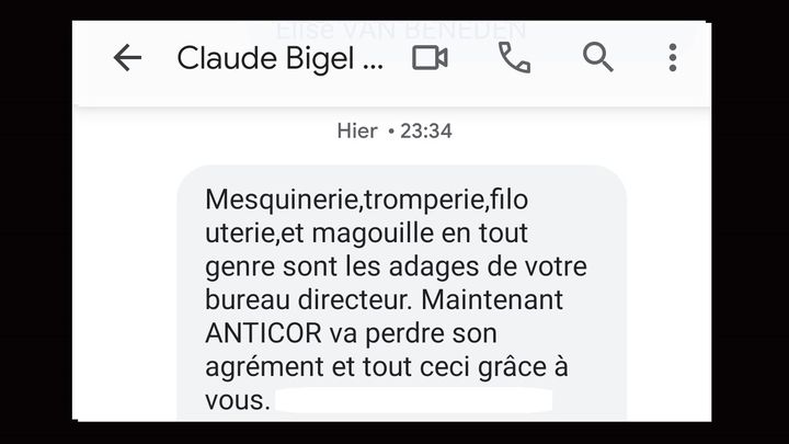 Capture d’écran d’un sms de Claude Bigel envoyé à Élise Van Beneden. (CAPTURE D'ECRAN)