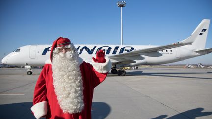 Arrivée à l'aéroport de Budapest du Joulupukki, le Père Noël en finnois, venu par avion de Finlande pour disséminer l'esprit de Noël dans les villes et villages hongrois (ATTILA VOLGYI / MAXPPP)