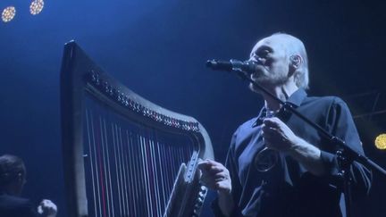 C’est la légende vivante de la musique bretonne.&nbsp;À l'occasion de ses 50 ans de carrière, Alan&nbsp;Stivell&nbsp;sera&nbsp;sur scène aux côtés d’un orchestre symphonique à Paris, vendredi 8 avril. (FRANCE 3)