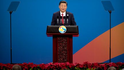 Le président chinois&nbsp;Xi Jinping lors de la cérémonie d'ouverture du forum international des Routes de la soie, à Pékin, le 14 mai 2017. (MARK SCHIEFELBEIN / POOL)