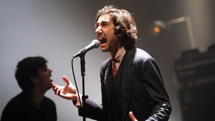 Arthur, le chanteur de Feu! Chatterton, aux Francofolies de La Rochelle le 12 juillet 2014.
 (Xavier Leoty/AFP)