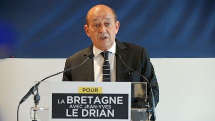 Le ministre de la D&eacute;fense, Jean-Yves Le Drian, le 16 octobre 2015 &agrave; Guidel-Plage (Morbihan). (MAXPPP)