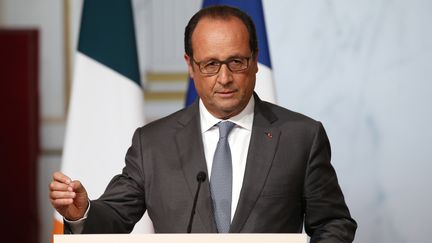 Fran&ccedil;ois Hollande s'exprime devant la presse, le 3 septembre 2015, &agrave; l'Elys&eacute;e, &agrave; Paris. (BENOIT TESSIER / REUTERS)