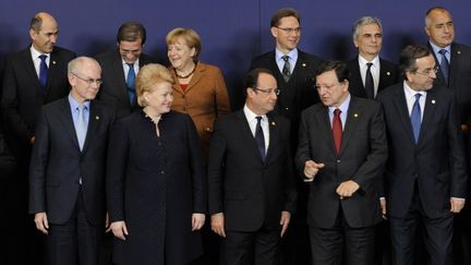 Les chefs d'Etat de l'Union europ&eacute;enne prennent la pose au sommet sur le budget &agrave; Bruxelles (Belgique), le 22 novembre 2012. (JOHN THYS / AFP)