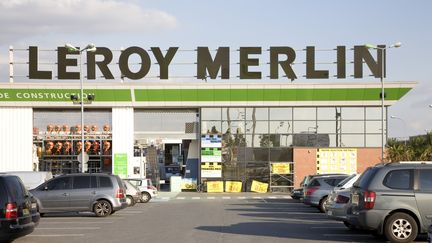 Le magasin Leroy Merlin de Sainte-Genevi&egrave;ve-des-Bois, photographi&eacute; ici en 2009, ne pourra plus opurvir ses portes le dimanche, comme 14 autres magasins Castorama et Leroy Merlin en Ile-de-France. (CÉCILE DÉGREMONT / PHOTONONSTOP / AFP)