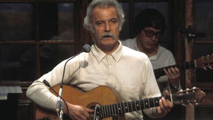 Les chanteurs et les violences sexistes. Depuis les yéyés, le répertoire français n'est pas irréprochable...Georges Brassens par exemple, a chanté à la fois "Quatre-vingt-quinze pour cent" en&nbsp;1972, mais avant en 1966, il a aussi chanté "La Fessée".&nbsp; (SOPHIA MORIZET / GAMMA-RAPHO VIA GETTY IMAGES)