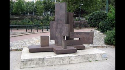 Structure architecturale de Francesco Marino Di Teana (1973), au Musée de la sculpture en plein air, Jardin Tino Rossi, Paris 5e (2007)
 (wallyg / Flickr)