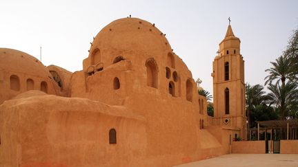 Vue du monastère copte de Saint-Pshoi à Wadi al Natrun, à l'ouest du Caire. (ORTEO LUIS / HEMIS.FR)