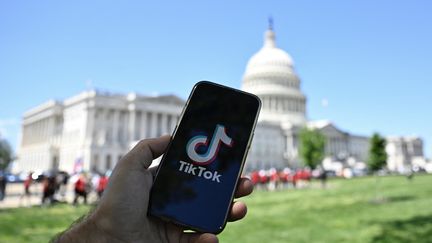 De nombreux responsables politiques américains estiment que la plateforme permet à Pékin d'espionner ses 170 millions d'utilisateurs aux Etats-Unis (photo d'illustration). (CELAL GUNES / ANADOLU / AFP)