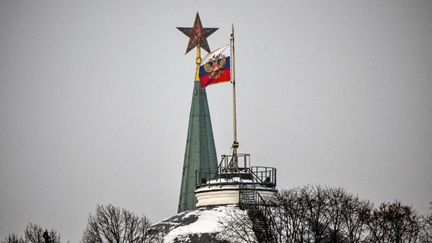 Les tours du Kremlin à Moscou (Russie), le 7 décembre 2023. (ALEXANDER NEMENOV / AFP)