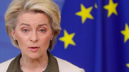 La présidente de la Commission européenne, Ursula von der Leyen, à Bruxelles (Belgique), le 27 février 2022. (STEPHANIE LECOCQ / AFP)