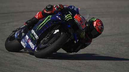 Le Français Fabio Quartararo (Monster Energy Yamaha) durant la troisième séance d'essais libres du Grand Prix d'Espagne sur le circuit de Jerez, samedi 1er mai. (PIERRE-PHILIPPE MARCOU / AFP)